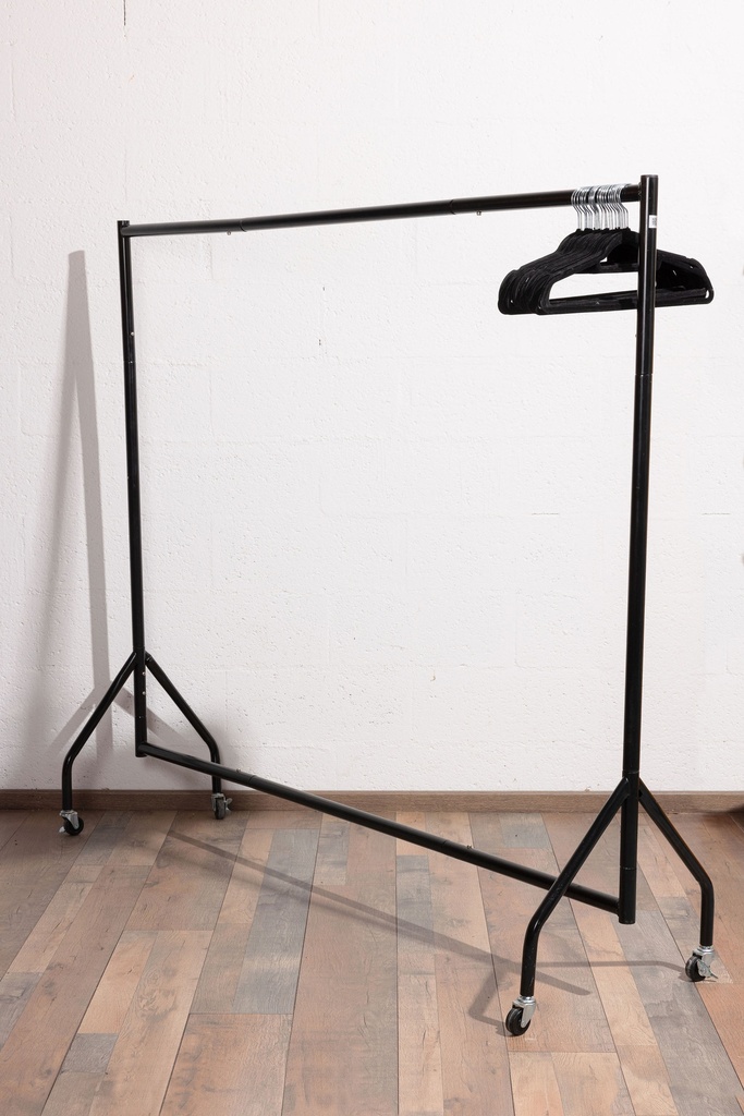 Portant vestiaire roulant + 55 cintres